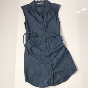 Button up, sleeveless chambray dress